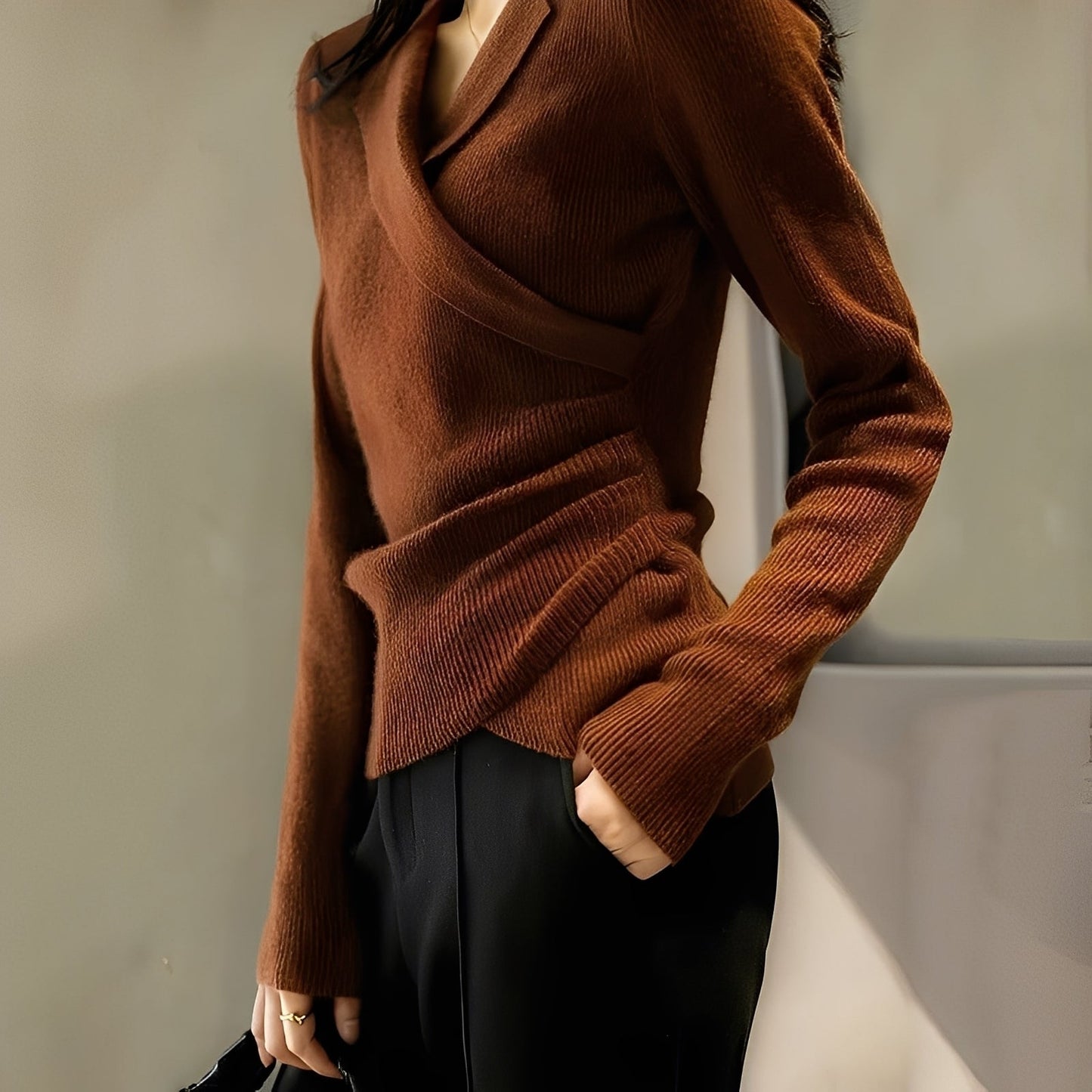 Myrtle - Klassinen epäsymmetrinen slim-fit-villapaita naisille