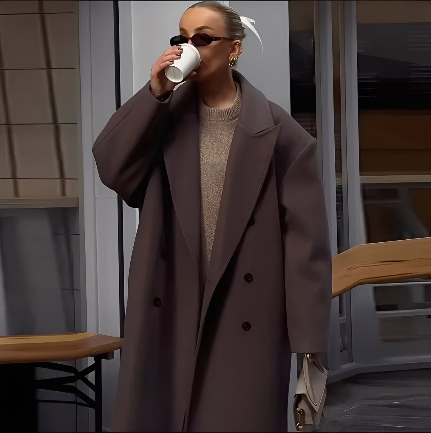 Veronica - Elegantti, väljästi istuva pitkä takki naisille