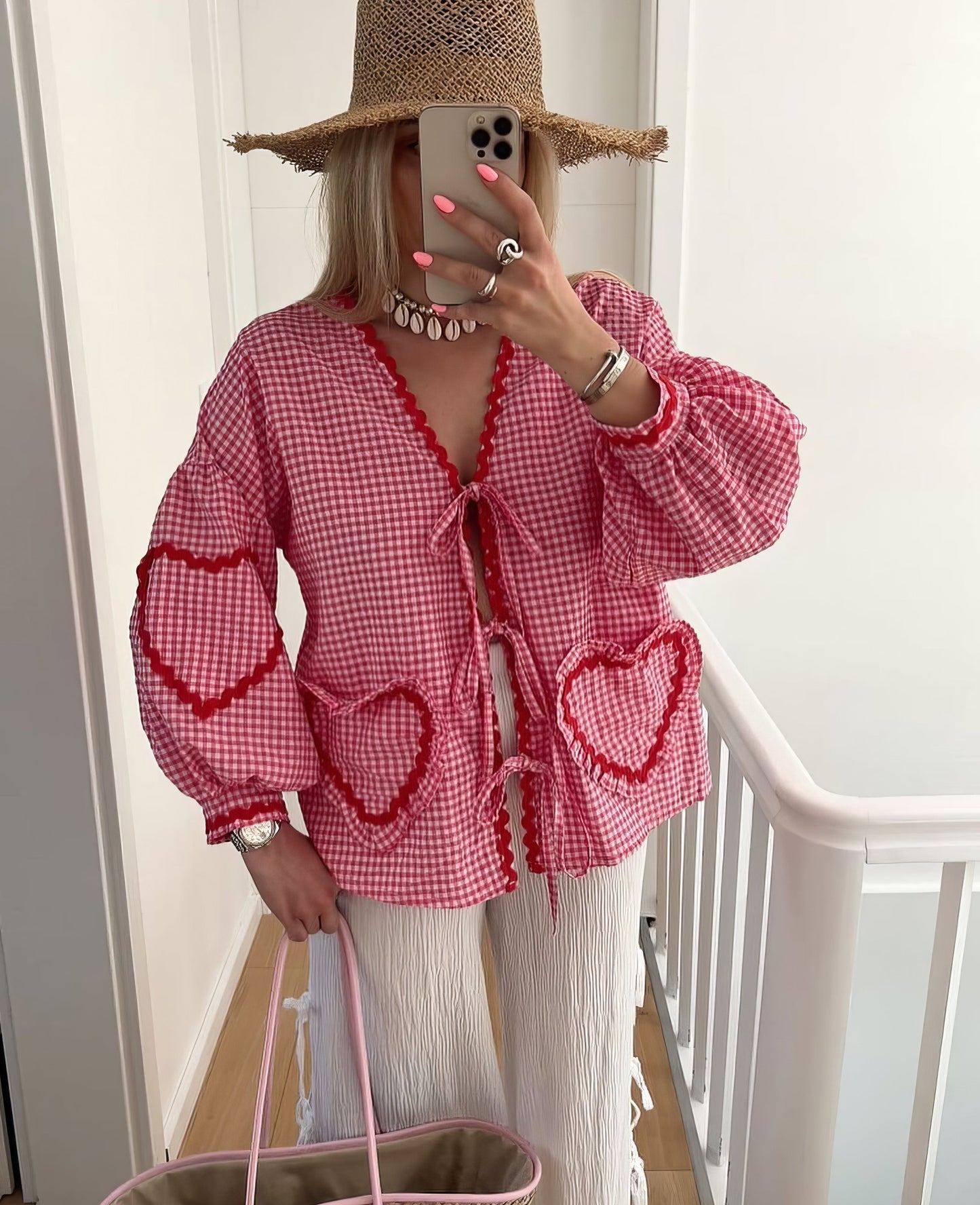 Claudia – Ruudullinen Pusero Solmulla