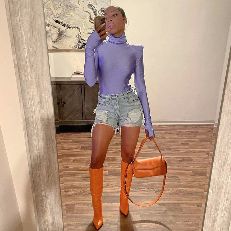 Ksenia – Poolokauluksinen body olkaimilla