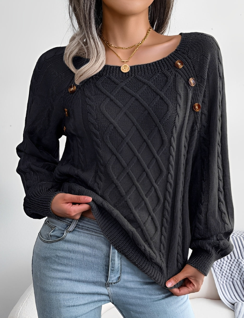 Sally - Tyylikäs neulepusero nappisuunnittelulla naisille