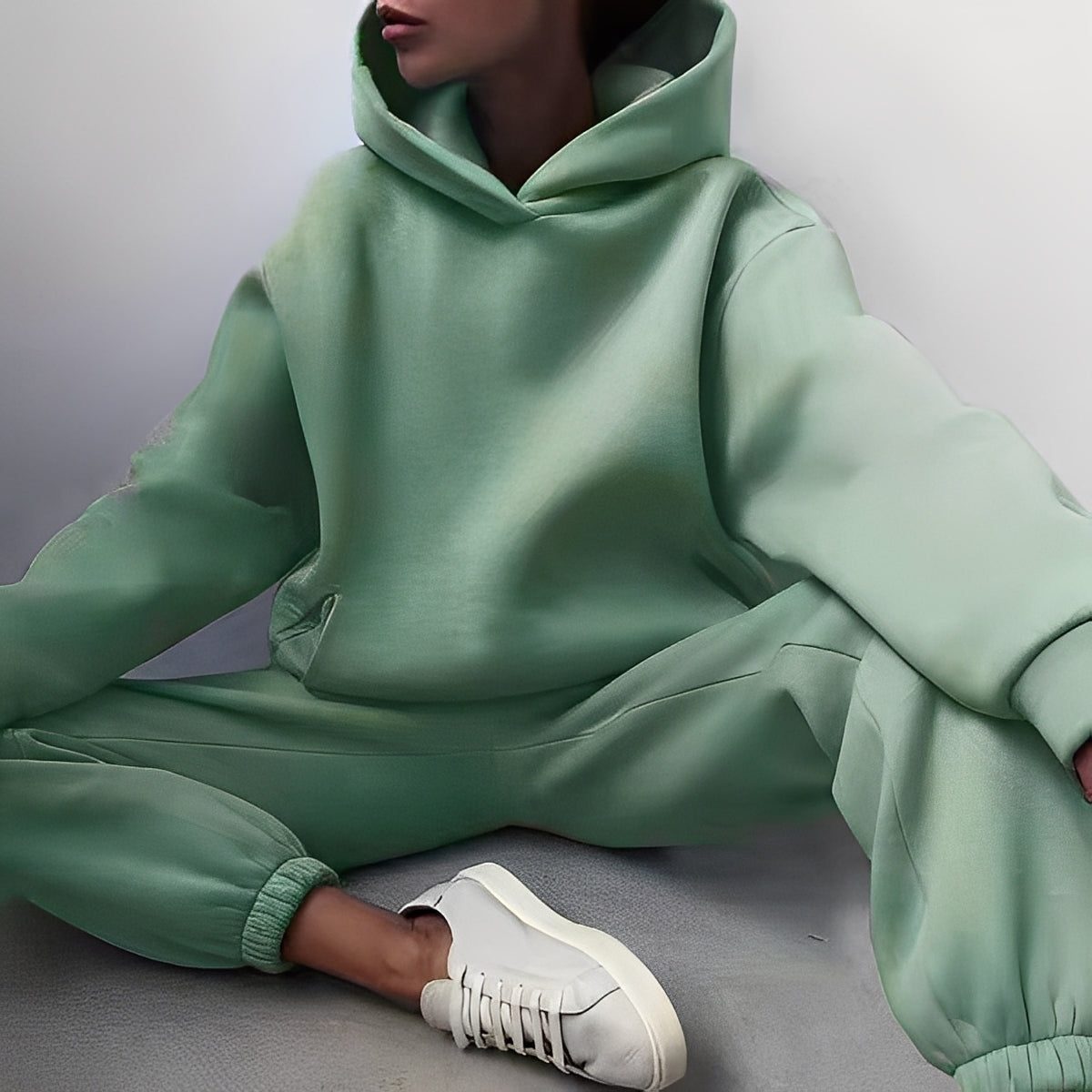 Wenona - Mukava vapaa-ajan setti hupulla naisille