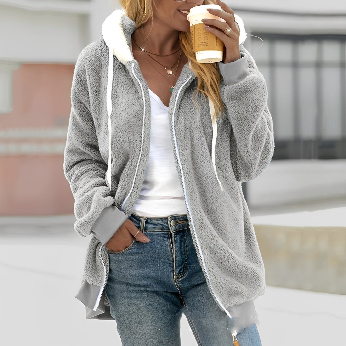 Chloe - Lämmin, Sherpa-vuorattu huppari naisille