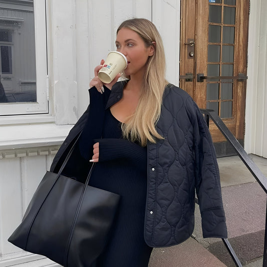 Ariella - Tyylikäs, vapaasti leikattu yksirivinen naisille