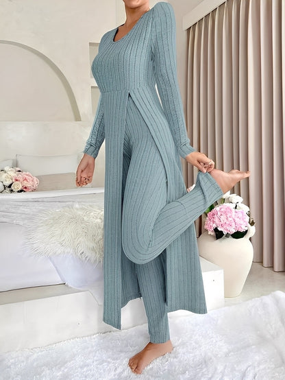 Lisabet - Tyylikäs setti pehmeillä riveillä naisille