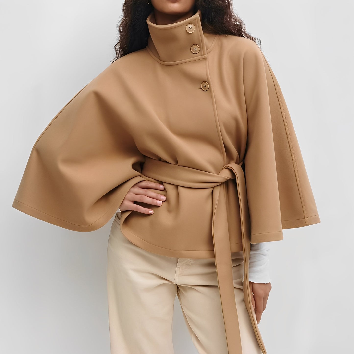 Carine - Naisten korkeakauluksinen kietaisutakki