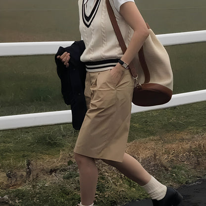 Leona - Klassinen neuleliivi V-kauluksella naisille