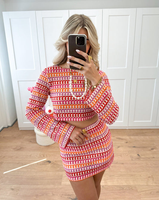 Giada – Yhdistelmä Crop Top ja Minihame
