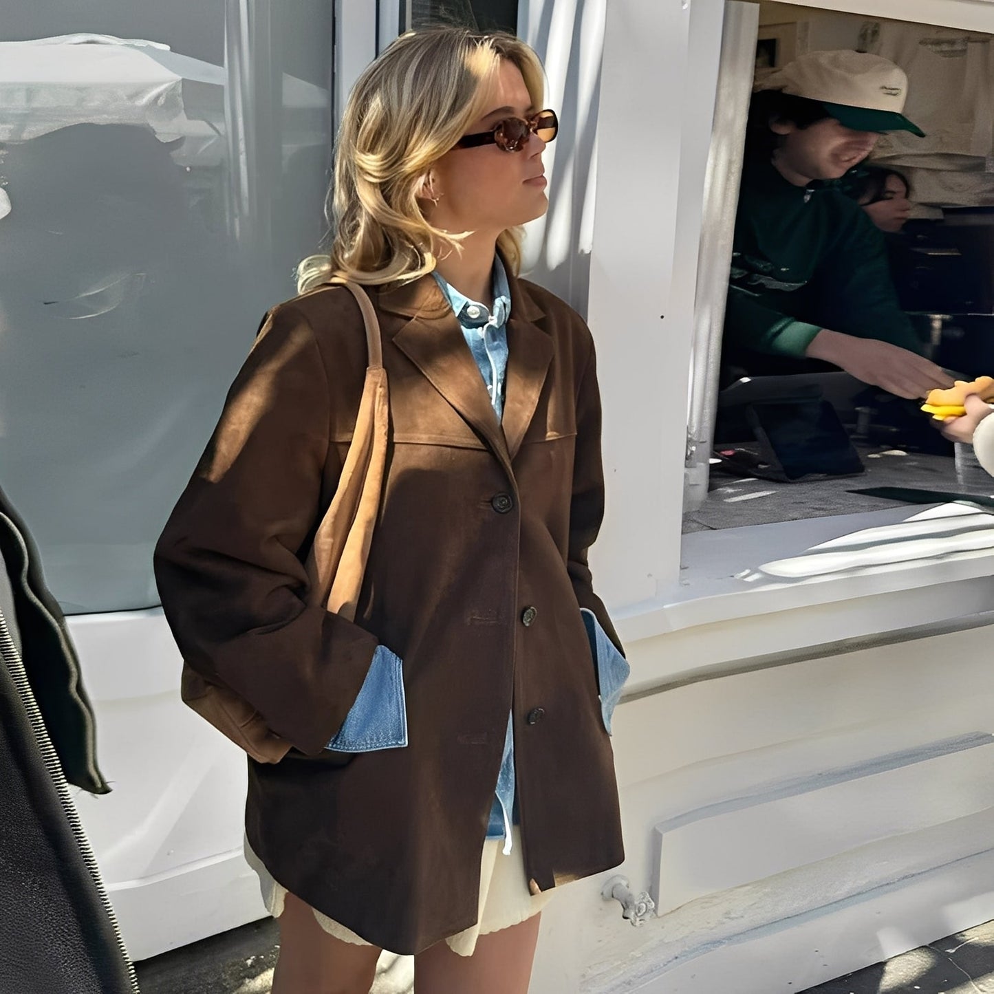 Laura - Klassinen nahkatakki käännekauluksella naisille