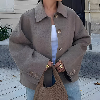 Patricia - Tyylikäs takki rennolla kauluskäänteellä naisille