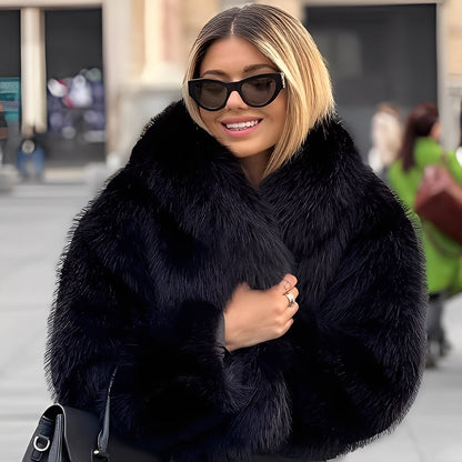 Jennifer - Moderne, tyylikäs tekoturkistakki naisille