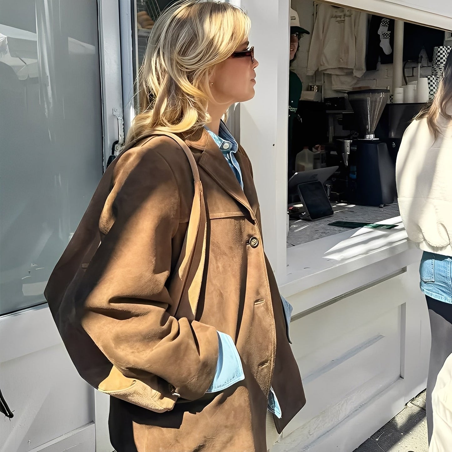 Laura - Klassinen nahkatakki käännekauluksella naisille