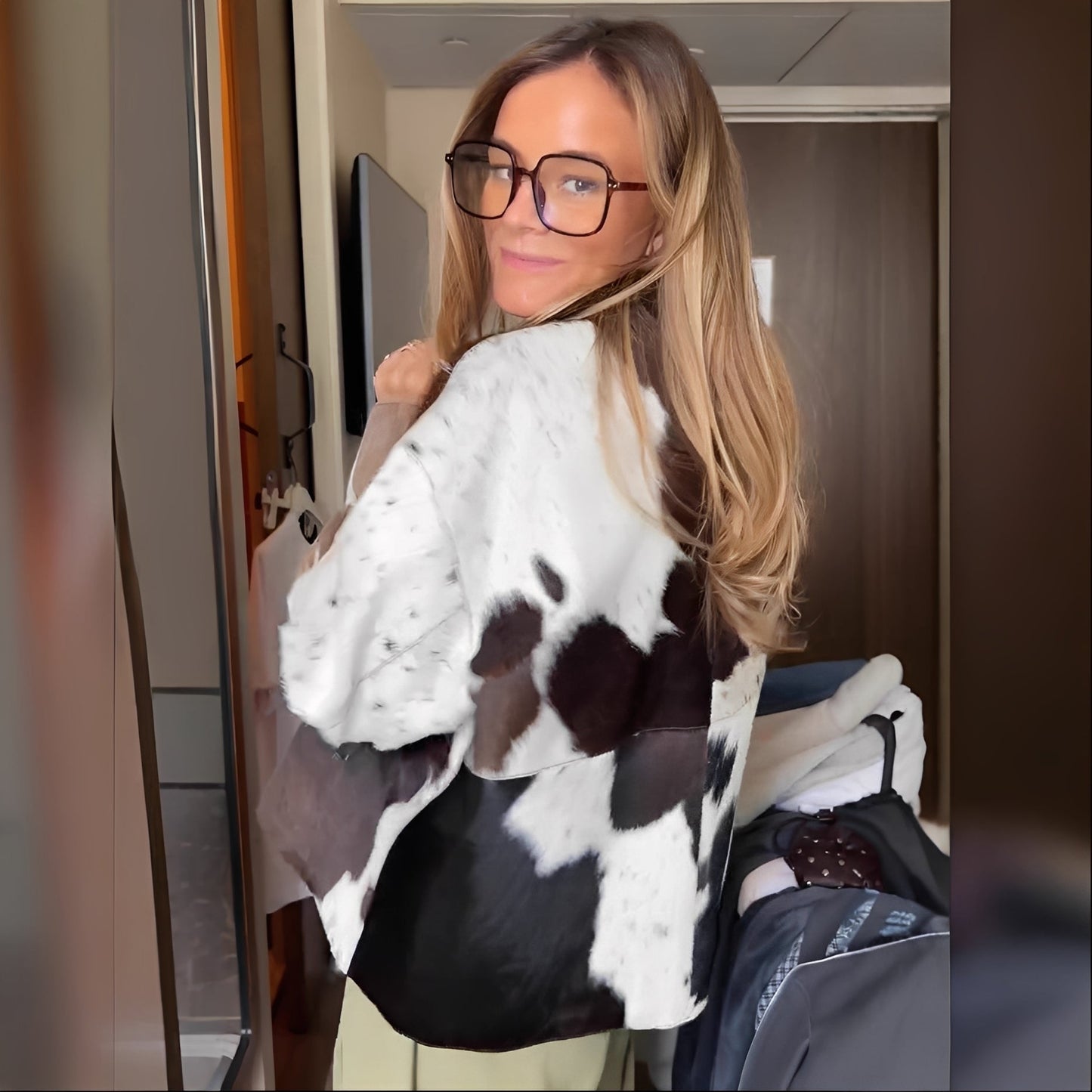 Sharmaine - Tyylikäs takki painatuksella naisille