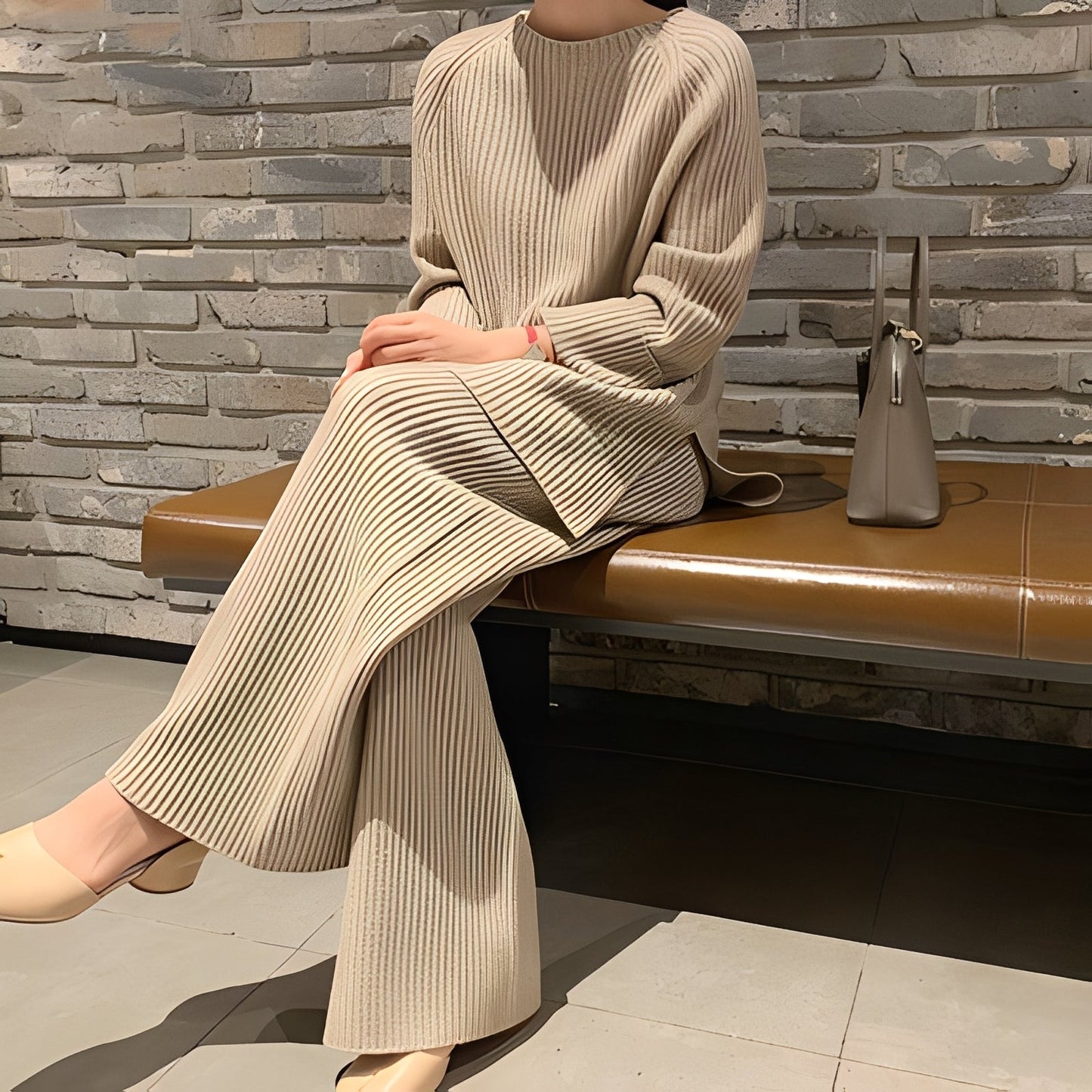 Christine - Rento neulottu villapaita- ja housut-setti naisille