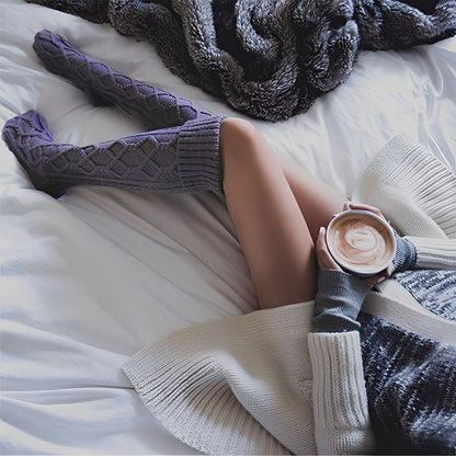 Shannon - Lämpimät, polvenpituiset sukat karvapallolla naisille