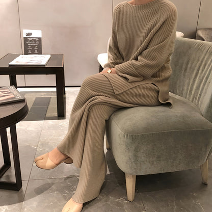 Christine - Rento neulottu villapaita- ja housut-setti naisille