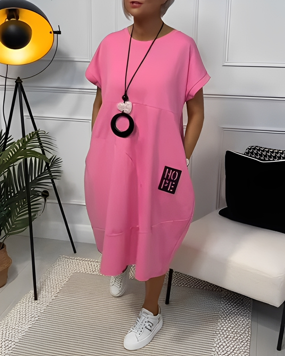 Estelle - Yksinkertainen väljä mekko naisille