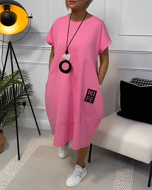 Estelle - Yksinkertainen väljä mekko naisille