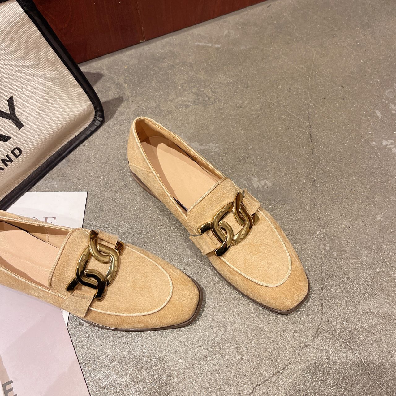 Alice - Klassiset, karkean mokkanahkaiset loaferit naisille