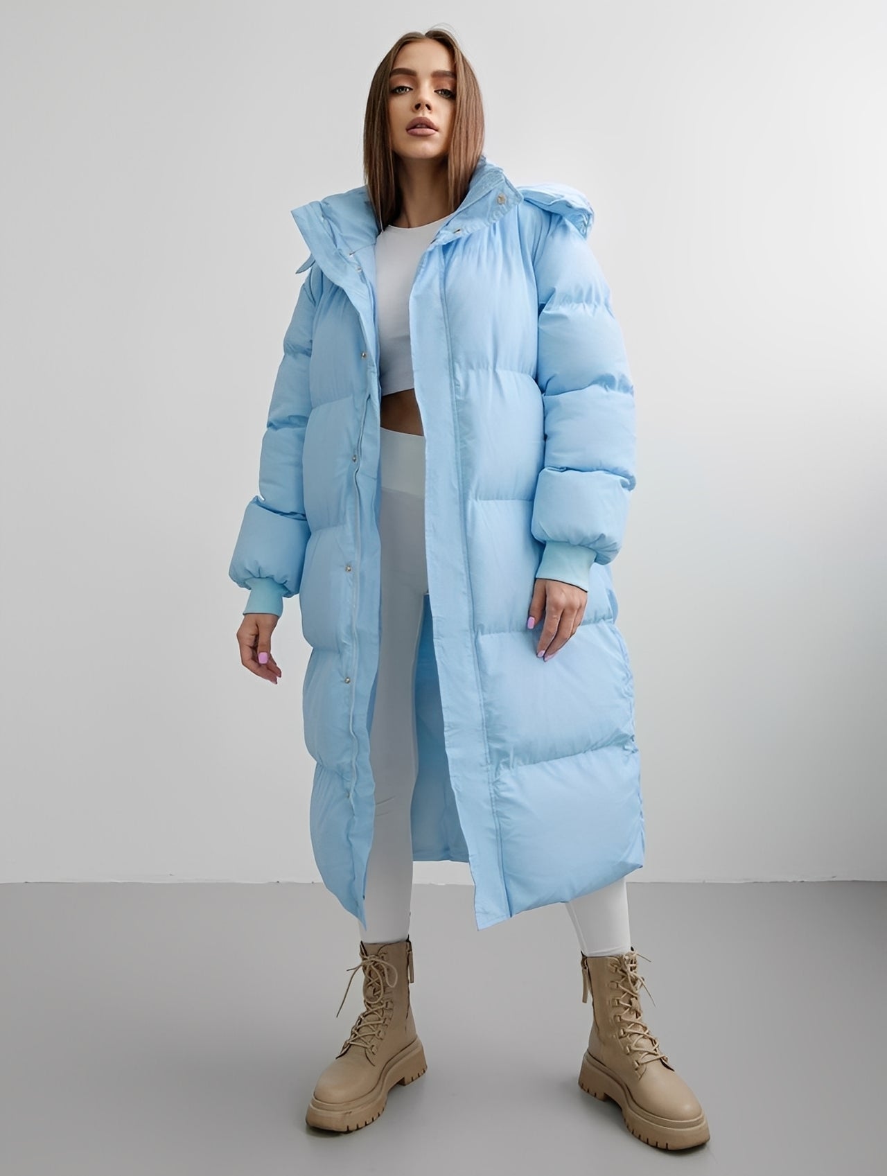 Eloise - Nykyaikainen, väljästi istuva takki hupulla naisille