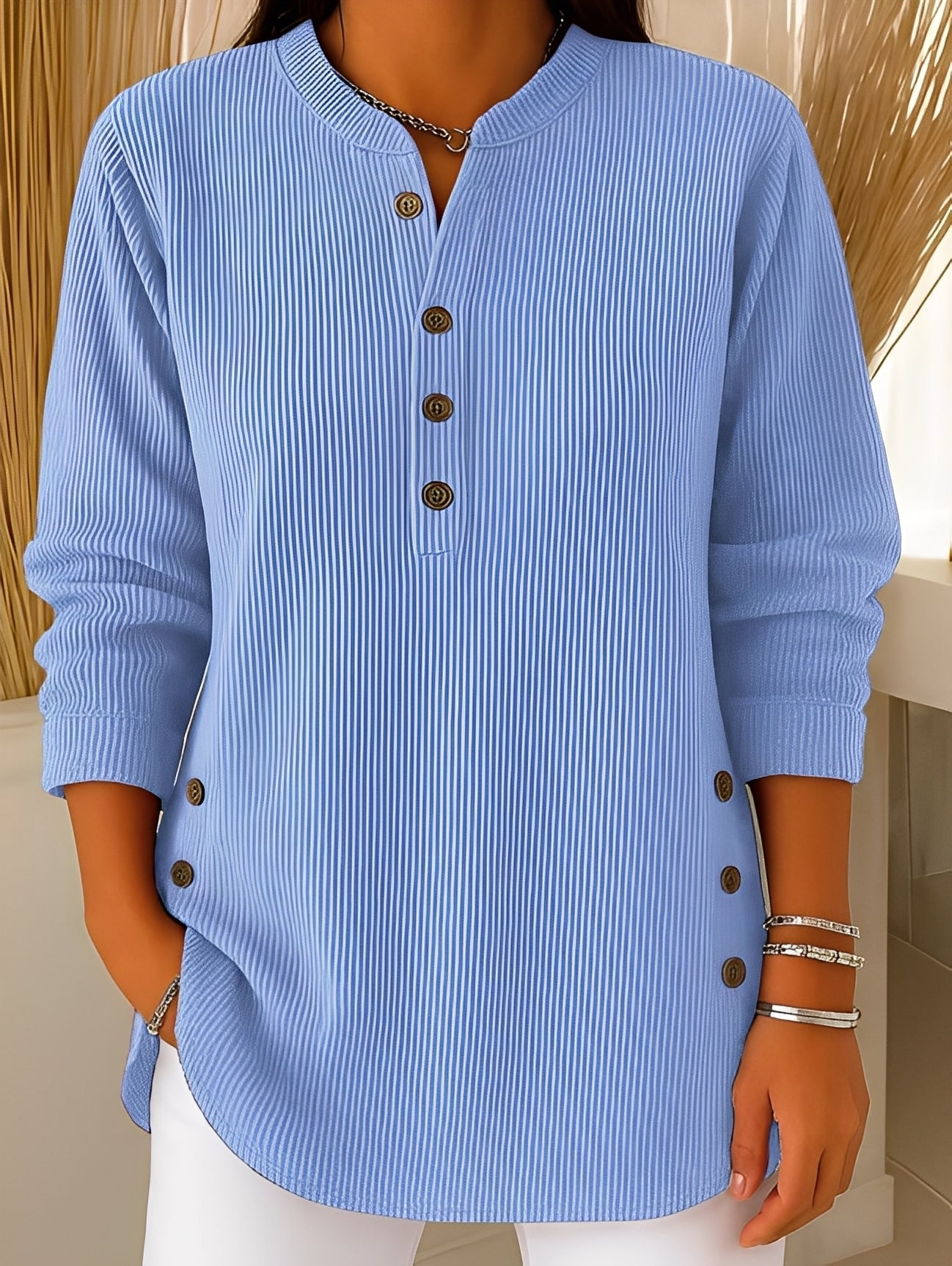 Jocelyn - Rento neulepusero nappien kanssa naisille