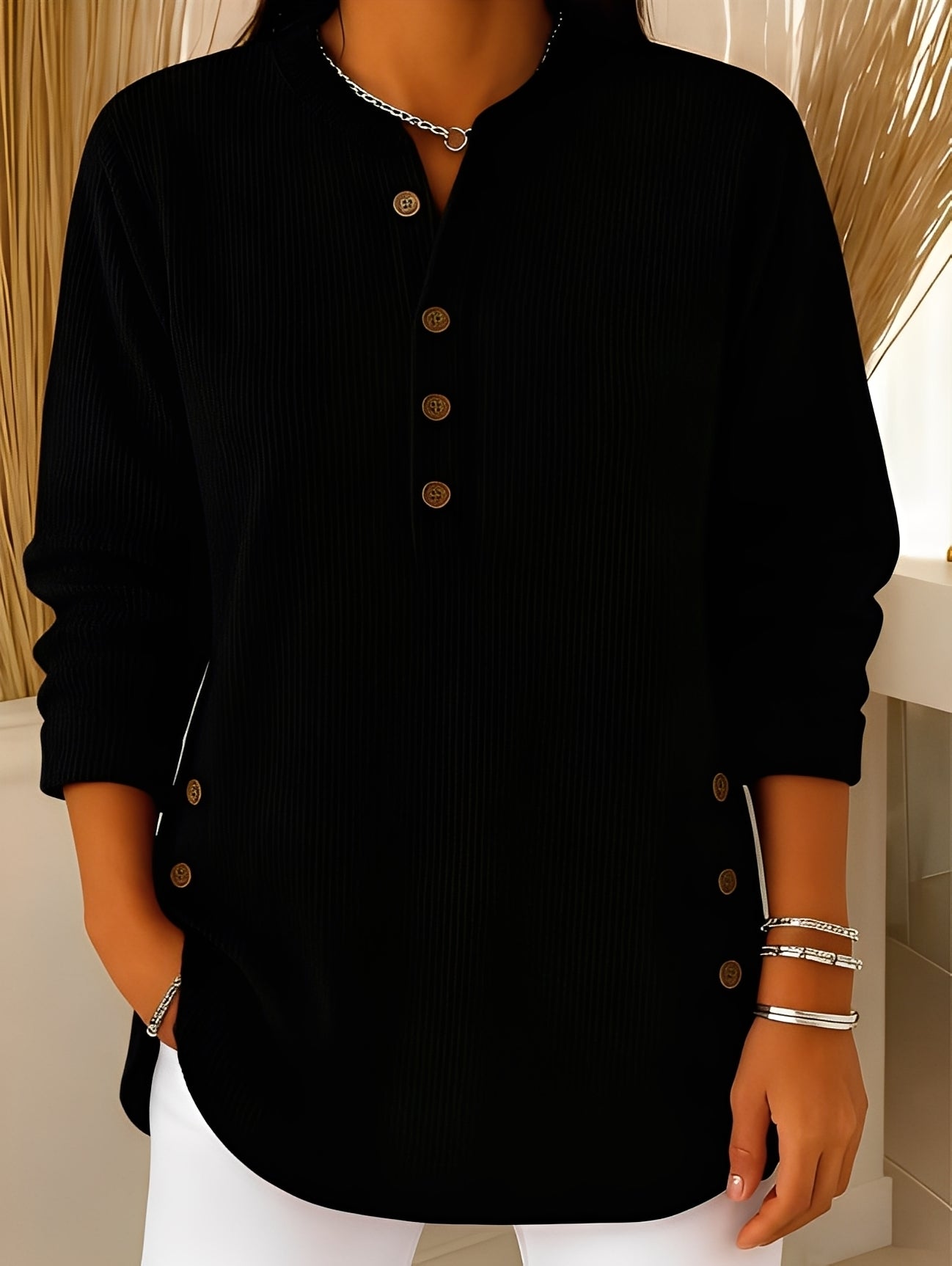 Jocelyn - Rento neulepusero nappien kanssa naisille