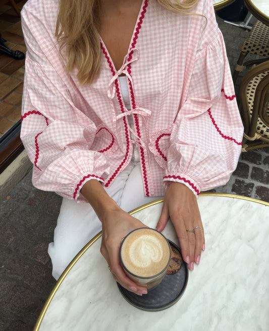 Claudia – Ruudullinen Pusero Solmulla