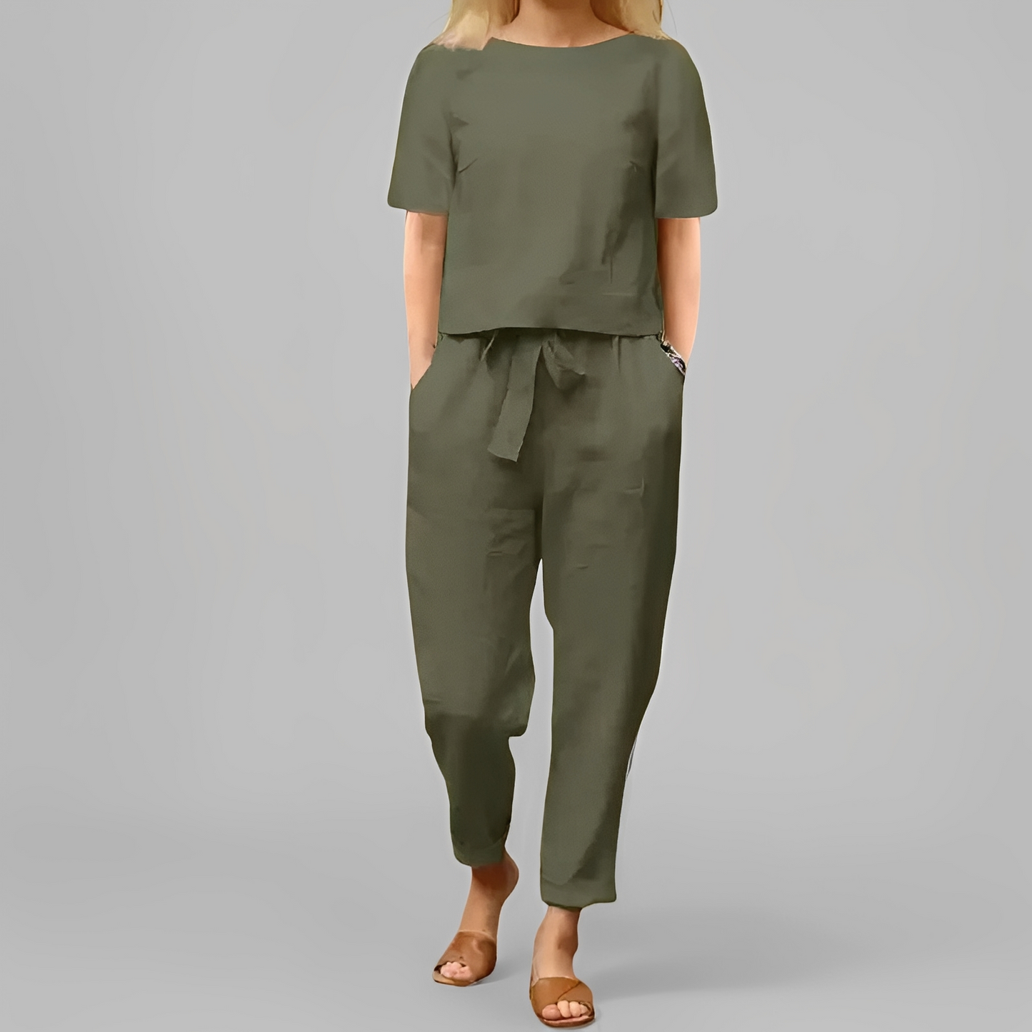 Andréana - Tyylikäs asu naisten haalarilla