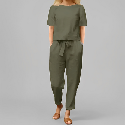 Andréana - Tyylikäs asu naisten haalarilla