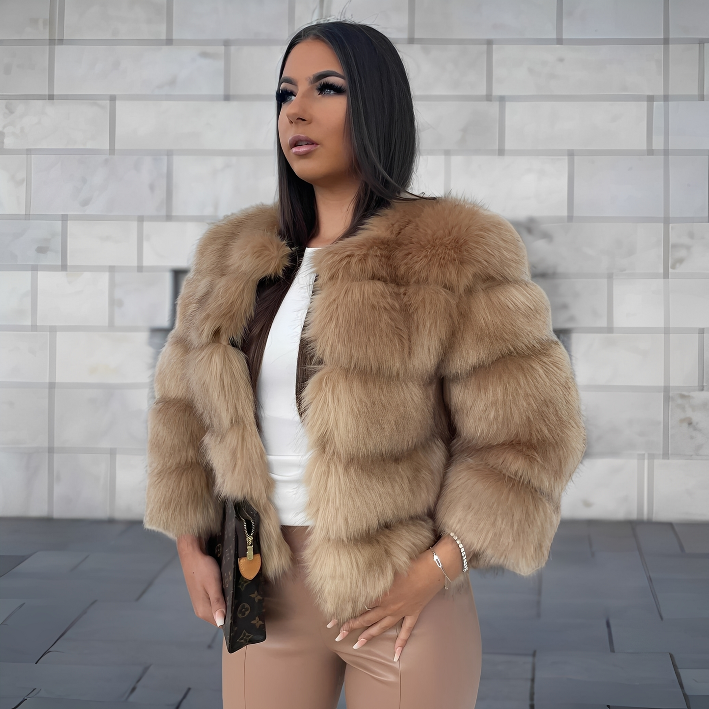 Amelia - Tyylikäs, lämmin tekoturkistakki naisille