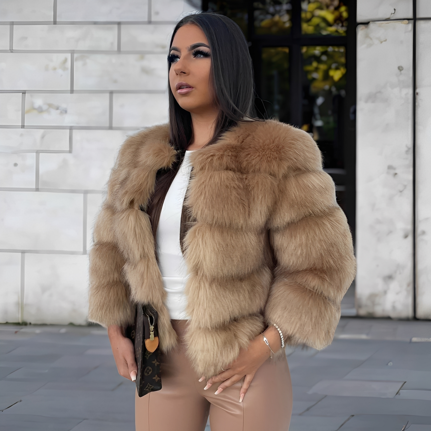 Amelia - Tyylikäs, lämmin tekoturkistakki naisille