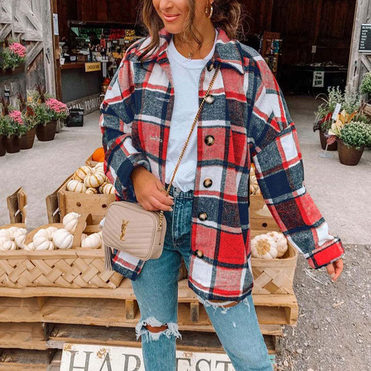 Anna – Oversize Flanellipaita trendissä